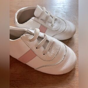 Little Love Bug white and pink sneaker